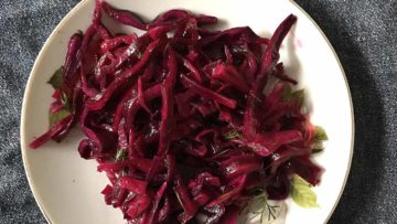 recept za salatu od crvenog zelja