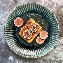 recept za fetu Saganaki u omotaču prelivenu medom